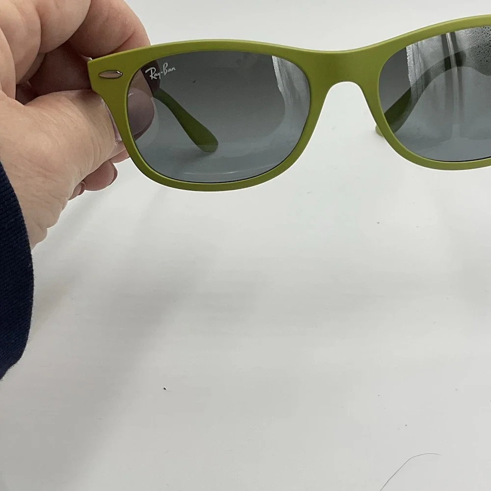 Ray-Ban Sunglasses Wayfarer Liteforce Matte Aced Green Silver Gray Lenses RB4207